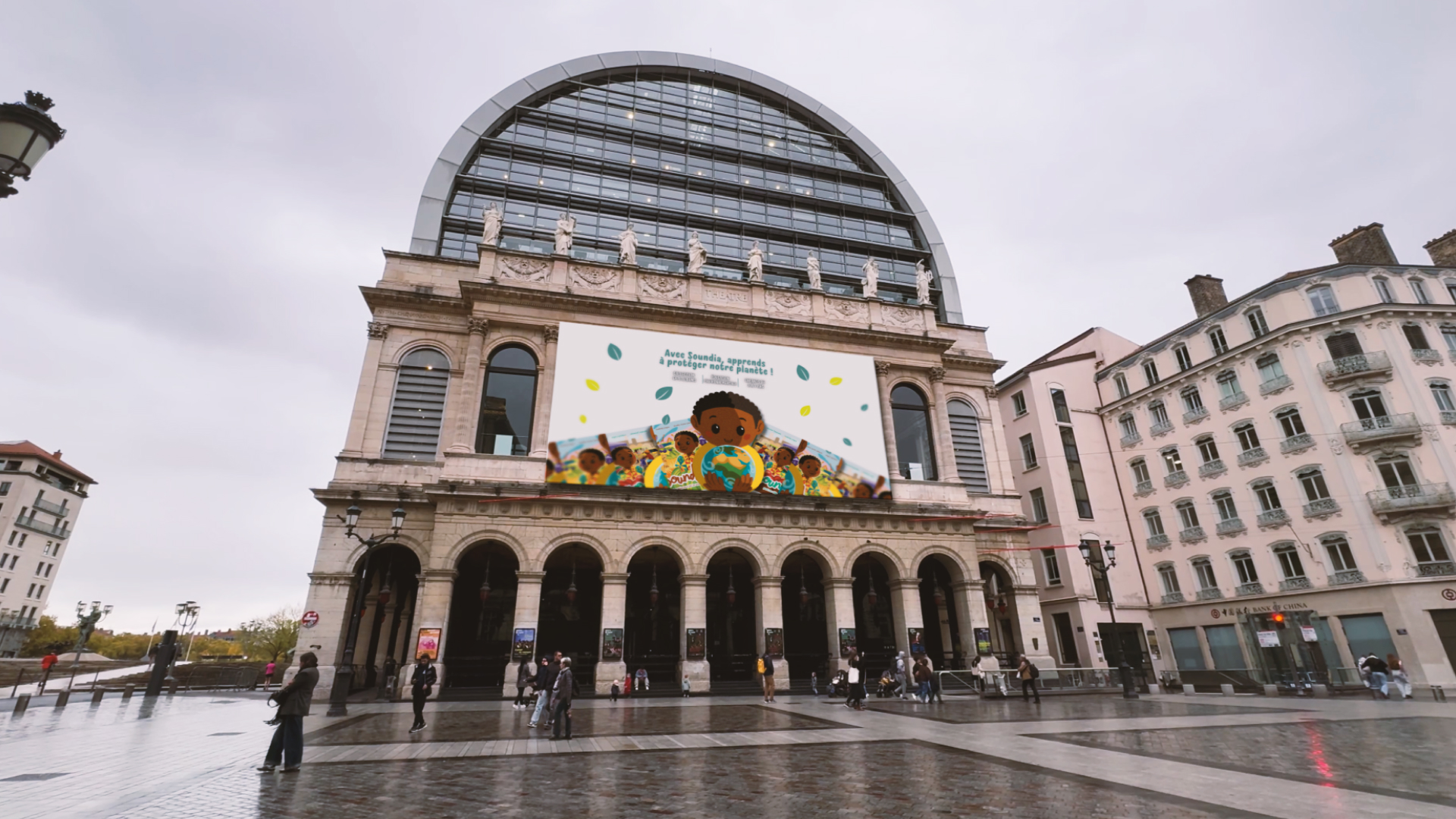 Publicité géante sur l’opéra de Lyon